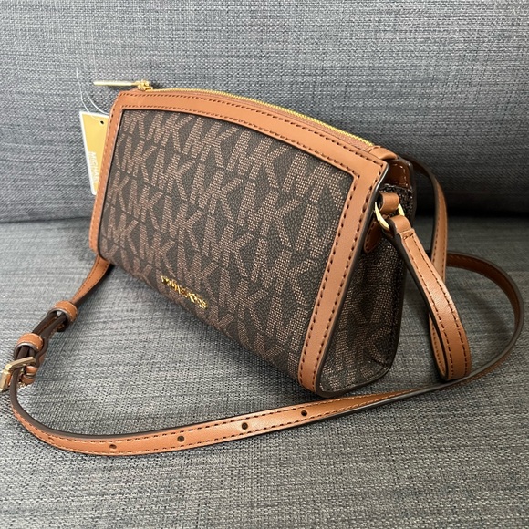 NWT MICHAEL KORS JET SET MEDIUM CURVED TOP ZIP CROSSBODY SHOULDER BAG PURSE - Picture 3 of 8